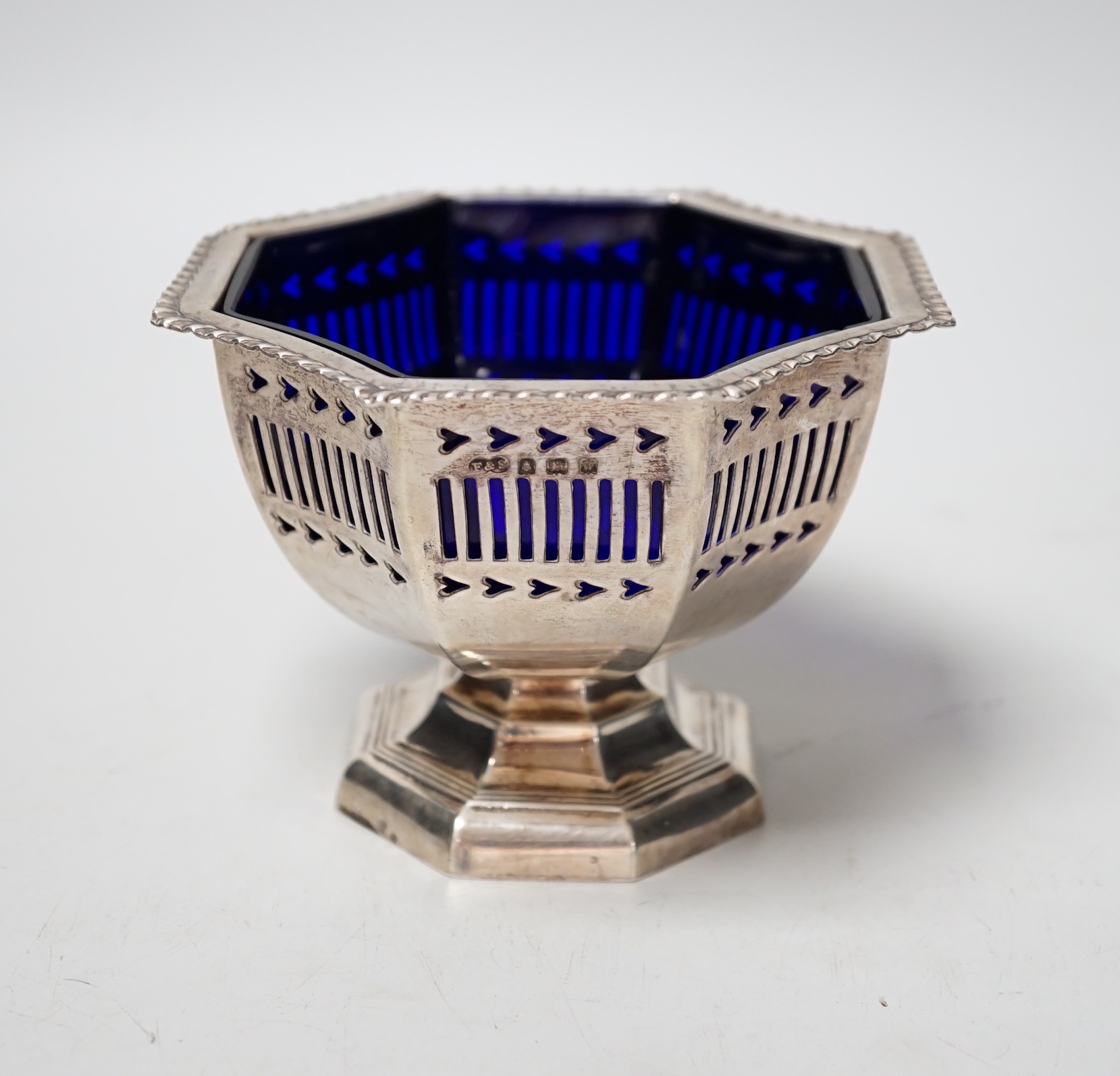 A George V pierced silver sugar bowl, with blue glass liner, Fergenbaum & Son, Birmingham, 1921, diameter 11.5cm.